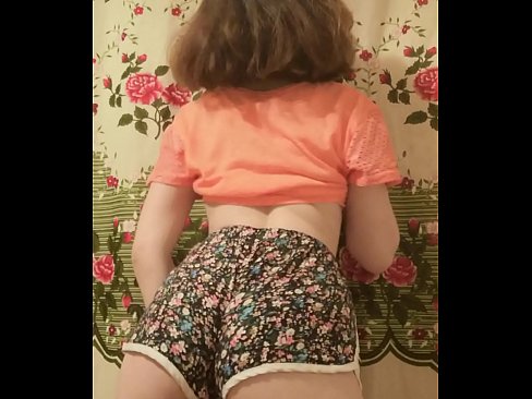 ❤️ Seksual yosh go'dak kamerada uning shortilarini echib tashlamoqda Anal videoda bizda ❤