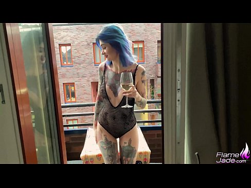 ❤️ Ochiq osmon ostida ehtiros bilan so'rayotgan ajoyib qiz Anal videoda bizda ❤